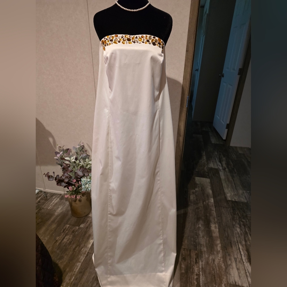 Chic Strapless Off WHITE Dress with Gold Detailing